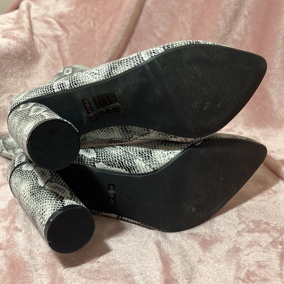 Cape Robbin Chunky Python Block High Heel Booties Sz 10 - Picture 6 of 12